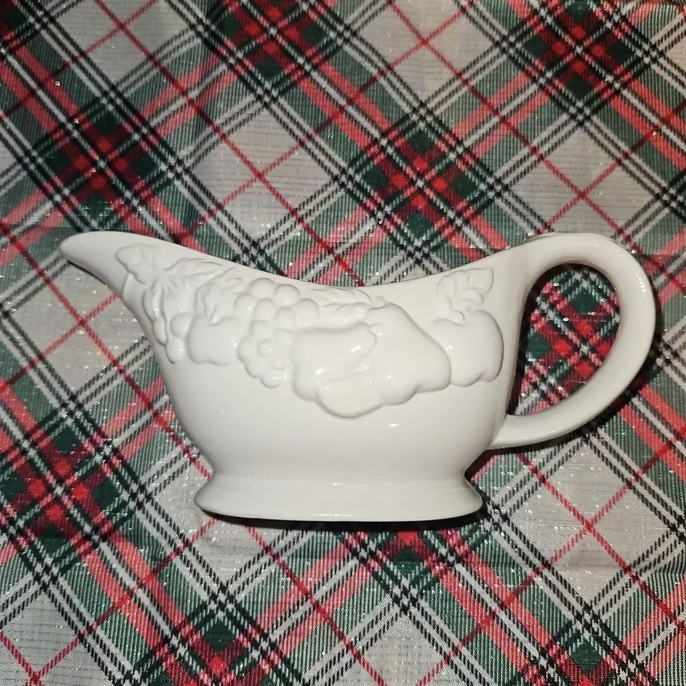 Gibson Home Fruitful Gravy Boat with Saucer